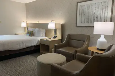 Photo 5 - Days Inn & Suites by Wyndham Duluth by the Mall