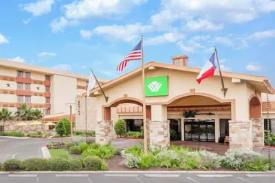 Photo 2 - Wyndham Garden Hotel Austin