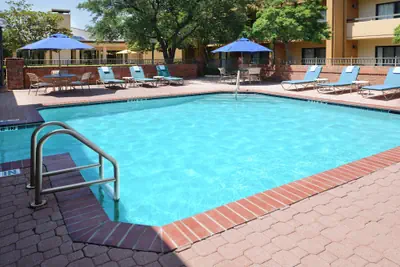 Photo 2 - Courtyard by Marriott Dallas Las Colinas