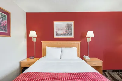 Photo 4 - Days Inn by Wyndham Gillette