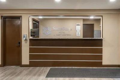 Photo 3 - SureStay Hotel by Best Western Summersville