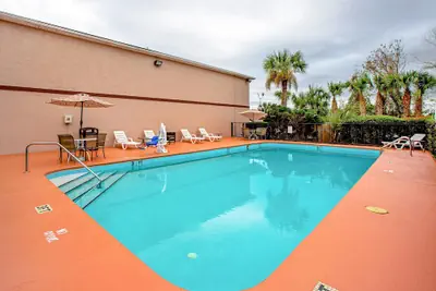 Photo 2 - Quality Inn & Suites Live Oak I-10 Exit 283