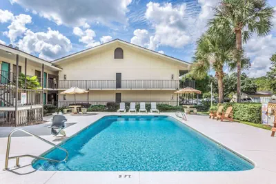 Photo 2 - Days Inn by Wyndham Lake Park/Valdosta