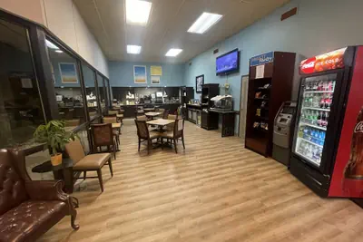 Photo 5 - Days Inn by Wyndham Lake Park/Valdosta