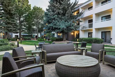 Photo 2 - Courtyard by Marriott Boulder