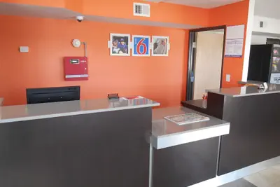 Photo 4 - Motel 6 San Antonio, TX - South IH-10 East