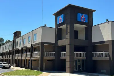 Photo 2 - Motel 6 Raleigh, NC - North