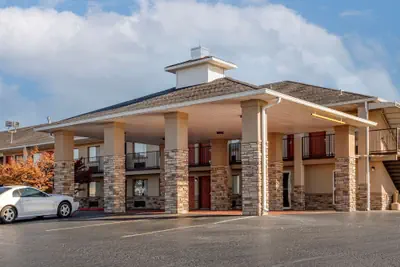 Photo 2 - Quality Inn Russellville I-40
