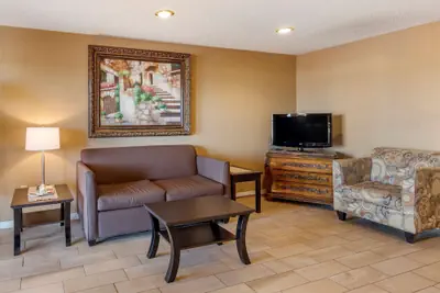 Photo 4 - Quality Inn Russellville I-40