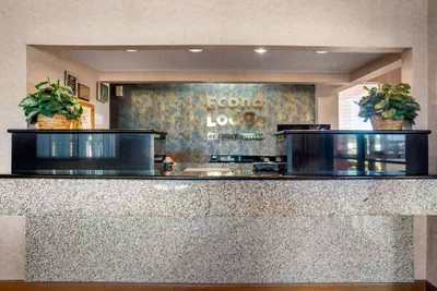 Photo 2 - Econo Lodge Inn & Suites Forest