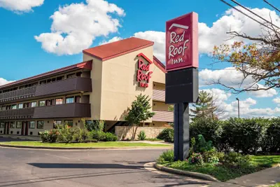Photo 2 - Red Roof Inn Cincinnati - Sharonville