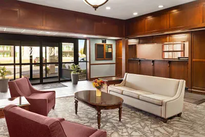 Photo 4 - Ramada Plaza by Wyndham Portland