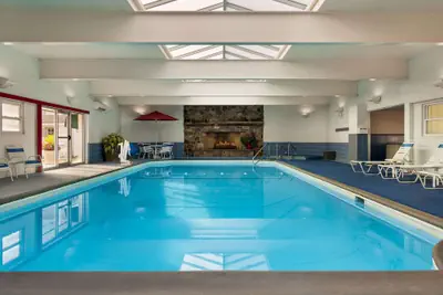 Photo 2 - Ramada Plaza by Wyndham Portland