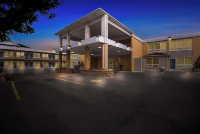 Photo 2 - Best Western Lee's Motor Inn