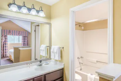 Photo 5 - Hawthorn Extended Stay by Wyndham Dayton