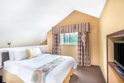 Photo 3 - Hawthorn Extended Stay by Wyndham Dayton
