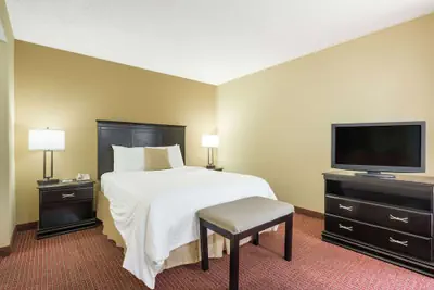 Photo 4 - Hawthorn Extended Stay by Wyndham Dayton