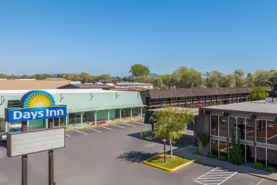 Photo 2 - Days Inn by Wyndham Klamath Falls