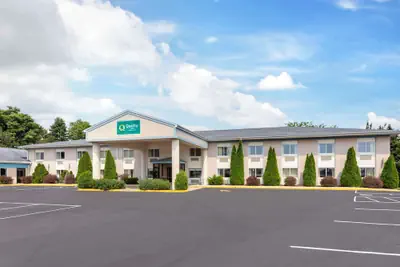 Photo 2 - Quality Inn Huron