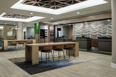 Photo 2 - Courtyard by Marriott Chicago Downtown River North