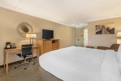Photo 5 - Best Western Plus Waltham Boston