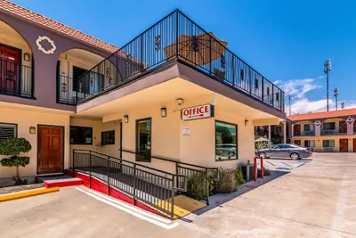 Photo 2 - Glenridge Inn Glendale - Pasadena