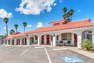 Photo 2 - Historic Coronado Motor Hotel by OYO