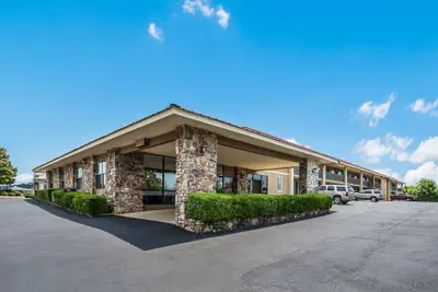Photo 2 - Quality Inn & Suites Hot Springs-Lake Hamilton