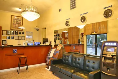 Photo 2 - Travelodge by Wyndham Pasadena Central