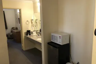 Photo 4 - Travelodge by Wyndham Pasadena Central