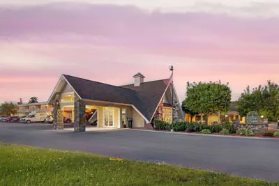 Photo 2 - Best Western Plus Plattsburgh