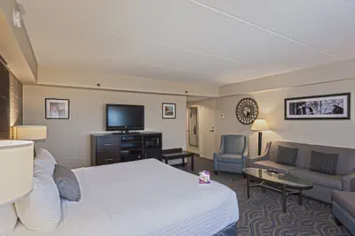Photo 4 - Crowne Plaza Suites MSP Airport - Mall of America by IHG