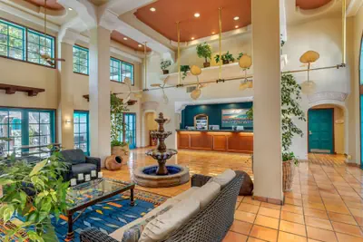 Photo 5 - Quality Suites Downtown San Luis Obispo