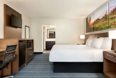 Photo 5 - Days Inn & Suites by Wyndham Anaheim At Disneyland Park