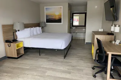 Photo 3 - Days Inn by Wyndham Brunswick/St. Simons Area