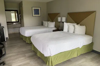 Photo 4 - Days Inn by Wyndham Brunswick/St. Simons Area