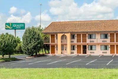 Photo 2 - Quality Inn Marianna South