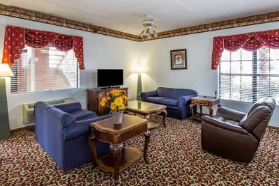 Photo 5 - Econo Lodge Inn & Suites Albany North