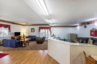 Photo 3 - Econo Lodge Inn & Suites Albany North