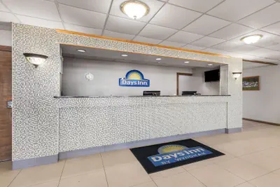 Photo 4 - Days Inn by Wyndham Madisonville