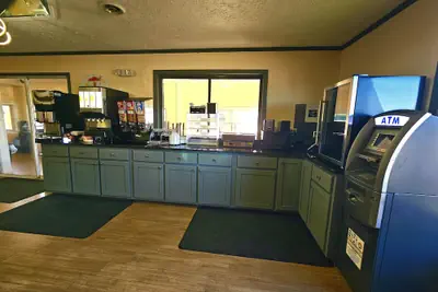Photo 5 - Super 8 by Wyndham Hillsville