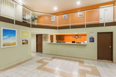 Photo 5 - Days Inn by Wyndham Holbrook