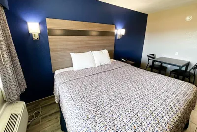 Photo 5 - Blue Wave Inn