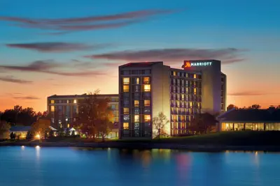 Photo 2 - Kansas City Airport Marriott