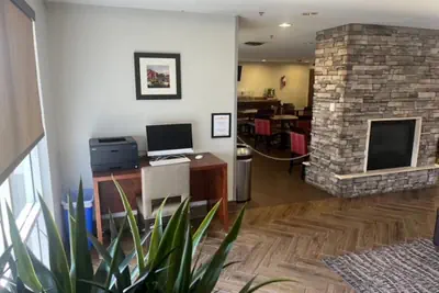 Photo 5 - Comfort Inn & Suites Phoenix North / Deer Valley