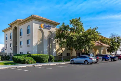 Photo 2 - Comfort Inn & Suites Phoenix North / Deer Valley