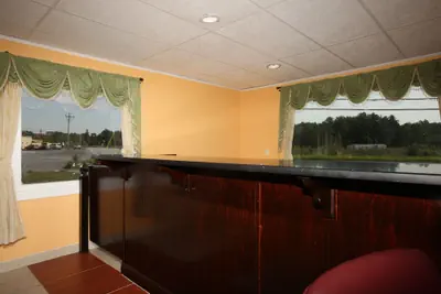 Photo 5 - Days Inn by Wyndham Queensbury/Lake George