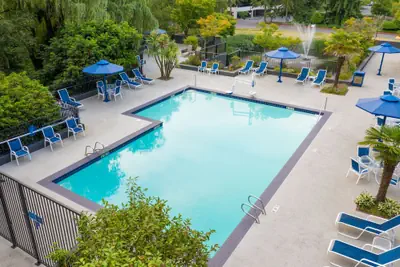 Photo 2 - Hilton Bellevue