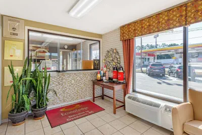 Photo 3 - Econo Lodge Creedmoor - Butner