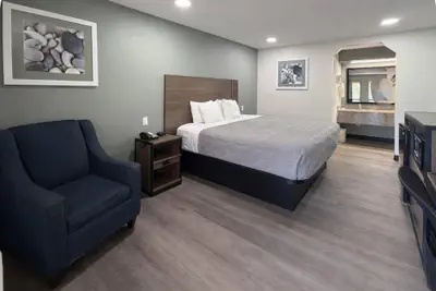 Photo 2 - Quality Inn Mt. Pleasant